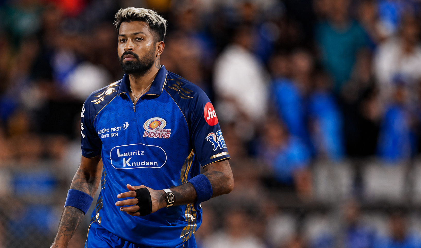 Back spasm or bigger problem? Hardik Pandya doesn't board MI's flight to Raipur