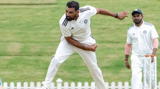 Mohammed Shami Pulled Up by Umpire Over Ball-Shining Incident in Duleep Trophy Final